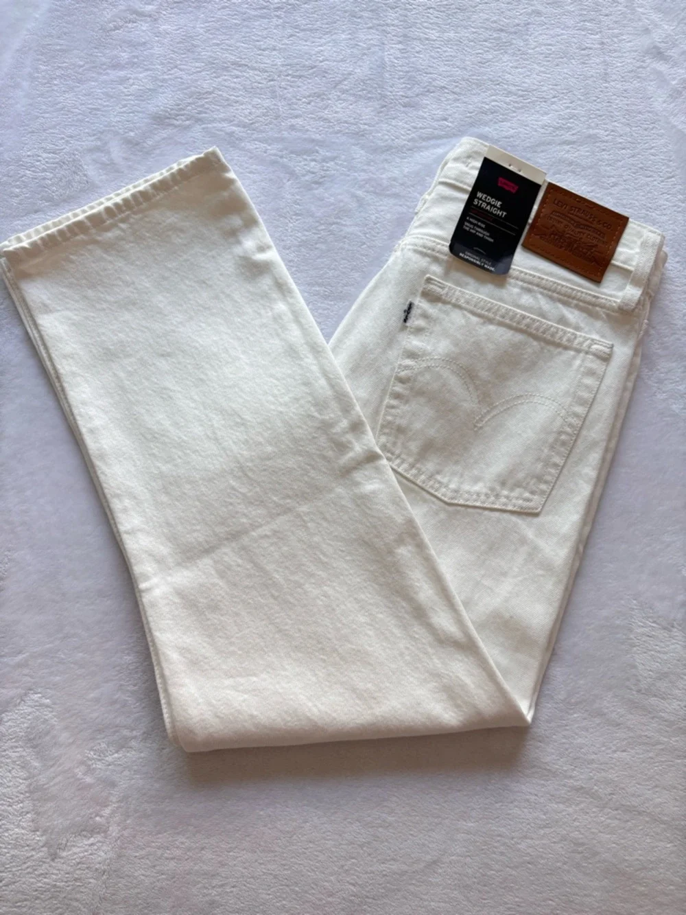 LEVI'S Wedgie Straight Leg Cropped High Rise Button Fly White Jeans--NWT--30 - Picture 13 of 16
